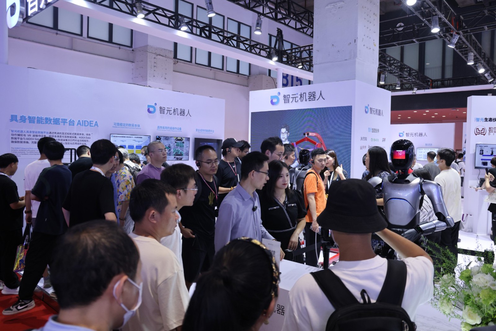 星空机器人亮相世界机器人大会WRC